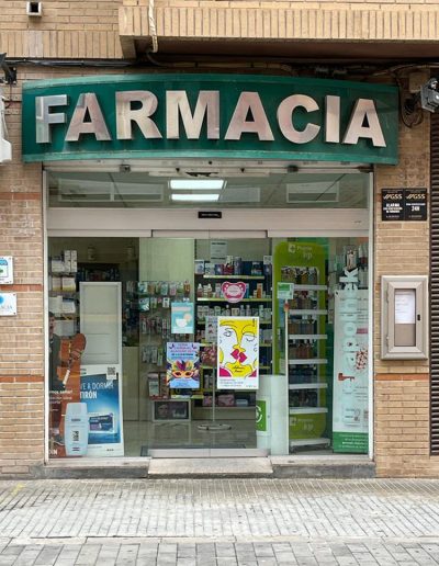 IMAGEN DE LA FACHADA DE LA FARMACIA