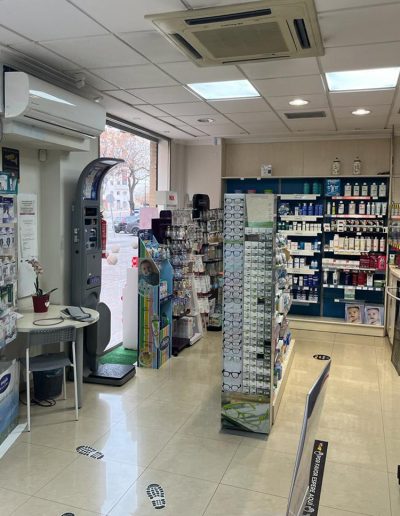 IMAGEN DE TODA LA FARMACIA POR DENTRO